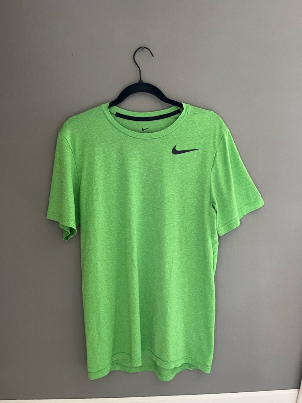 Nike Men's Neon Green Dri-FIT Short Sleeve Tee Standard Fit Small